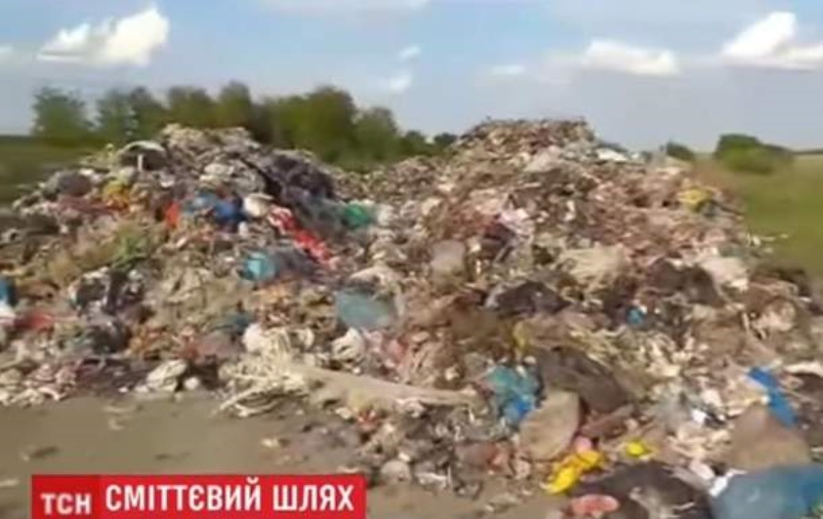 Львов продолжает "дарить" свои отходы соседям. Видео