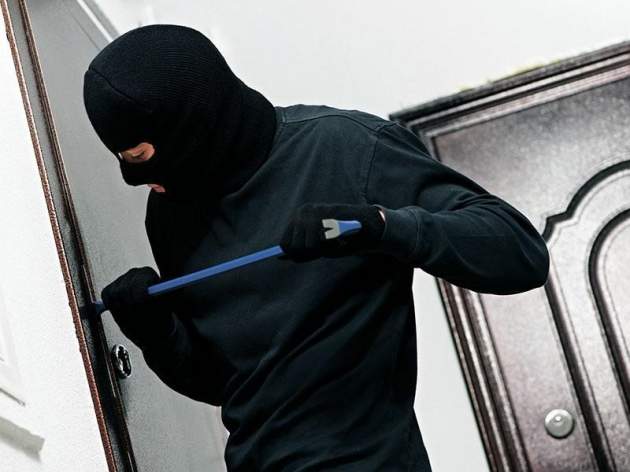 Методы взлома бронированных дверей: как уберечь свое жилье от преступников?