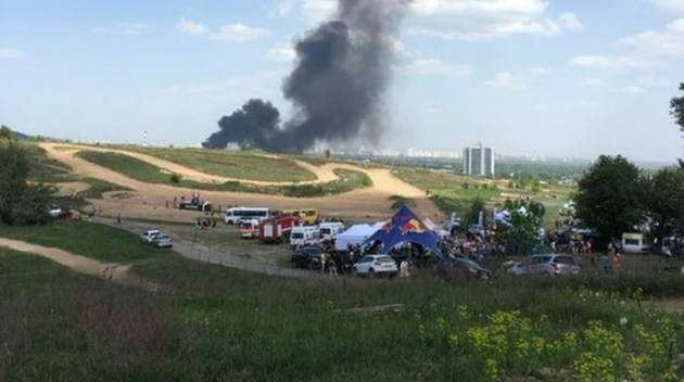 Вспыхнули 20 авто: в Киеве произошел масштабный пожар
