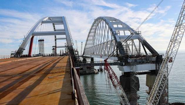 Вопреки санкциям: компании из ЕС помогают РФ строить Крымский мост