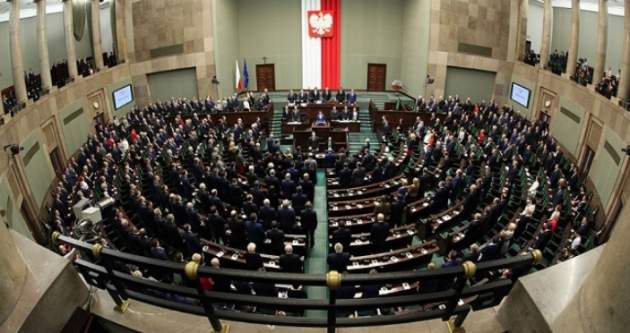 Депутаты в Польше урезали себе зарплаты на 20%