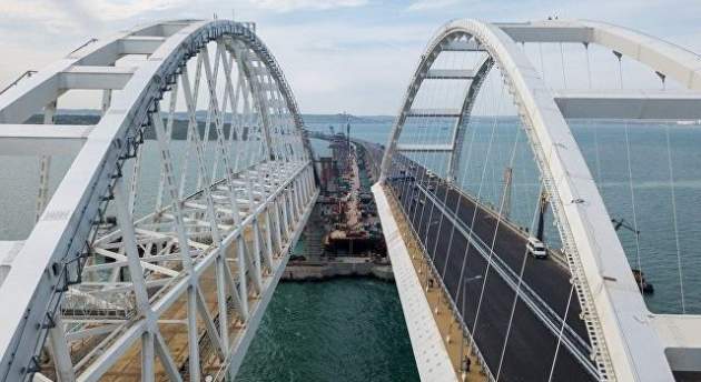 Крымский мост частично открыли для пешеходов и транспорта