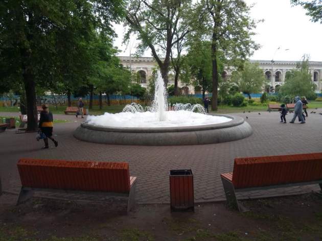 В Киеве вандалы вспенили фонтан на Контрактовой площади