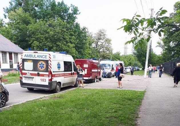 В харьковской школе распылили газ: десятки пострадавших
