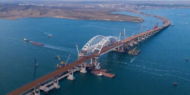 В Азовское море из-за Крымского моста не смогут зайти полторы сотни судов