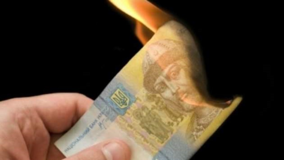 Курс гривни на лето: сколько будет стоить доллар в Украине