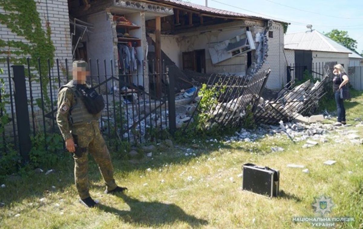 В Лисичанске взорвался дом, есть пострадавшие