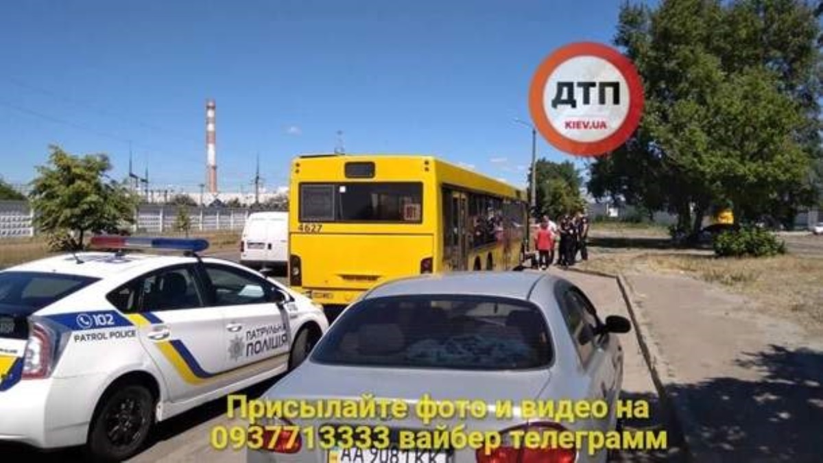В Киеве полиции пришлось устроить погоню за коммунальным автобусом