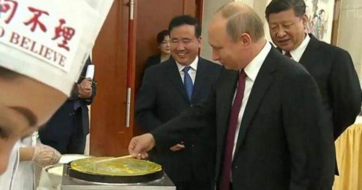 Путин накормил китайцев пельменями собственного приготовления