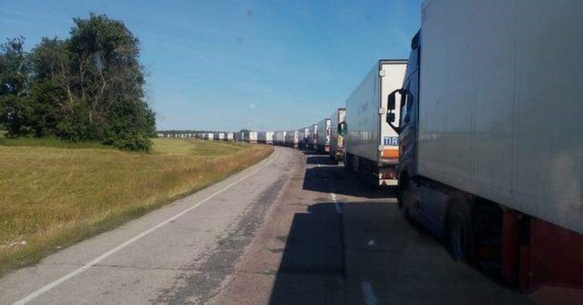 Россия закрыла границу для автомобилей из Украины: названа причина
