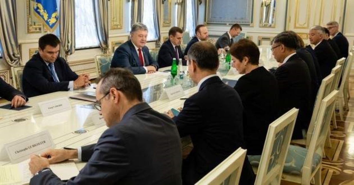 Порошенко встретился с послами G7 и ЕС: детали переговоров