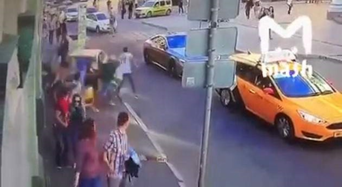 Думал, что убьют: таксист раздавил болельщиков в Москве, все подробности