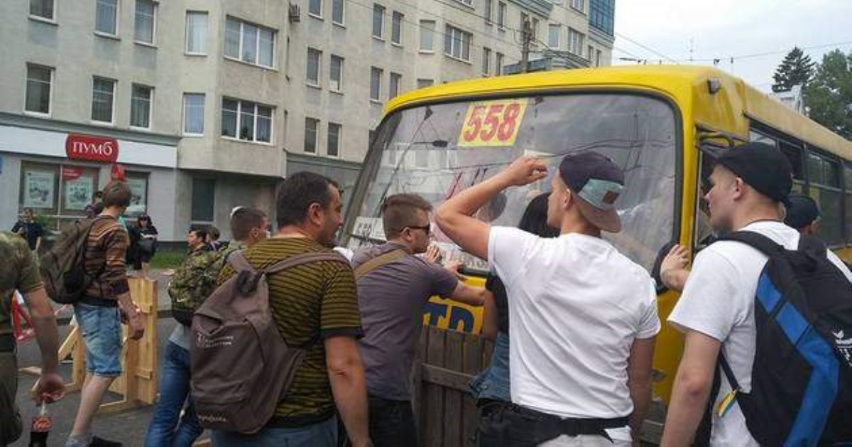 С14 заблокировала дороги на Лукьяновке и выдвинула требование
