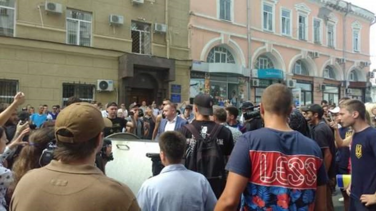 В Харькове заместитель Кернеса очутился в мусорном баке