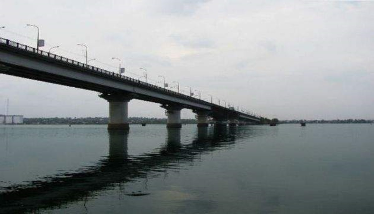 Мост через крупнейшую реку Украины вот-вот может рухнуть
