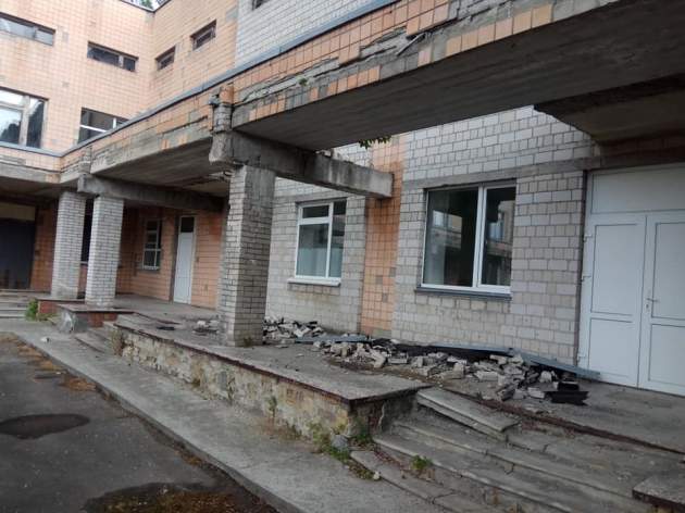 Под Киевом рухнула часть детской больницы