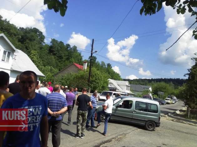 Жители Прикарпатья намерены полностью заблокировать дорогу на Буковель