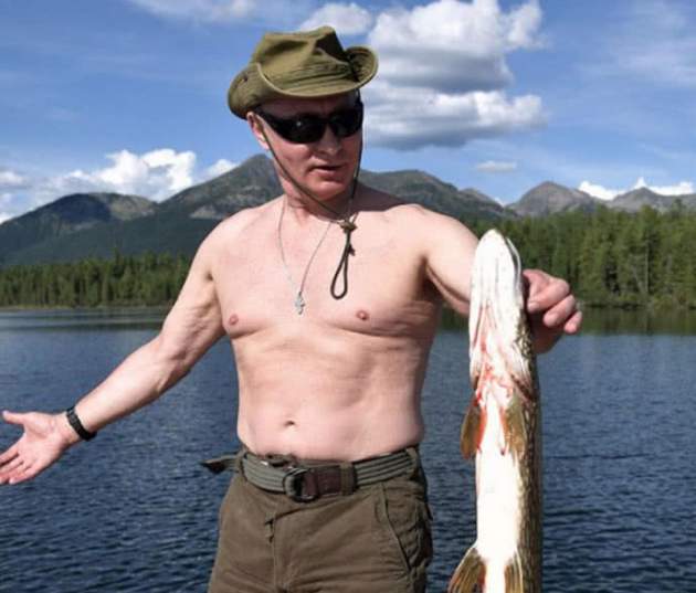 Путин прокомментировал свои фото в полуголом виде