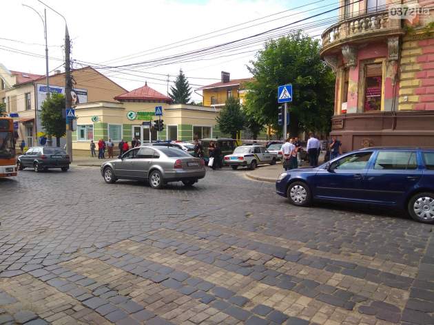 Возле здания СБУ в Черновцах неожиданно прогремел взрыв