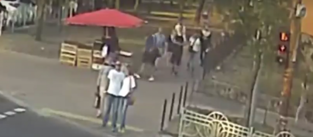 Опубликовано видео, как слаженно действует банда грабителей в Киеве