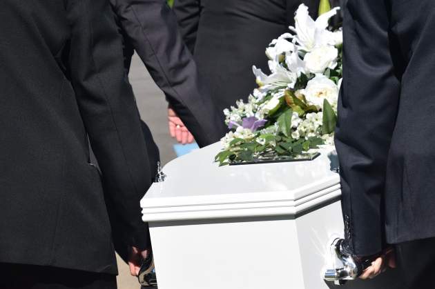 Плохие приметы на похоронах: что несет смерть в дом