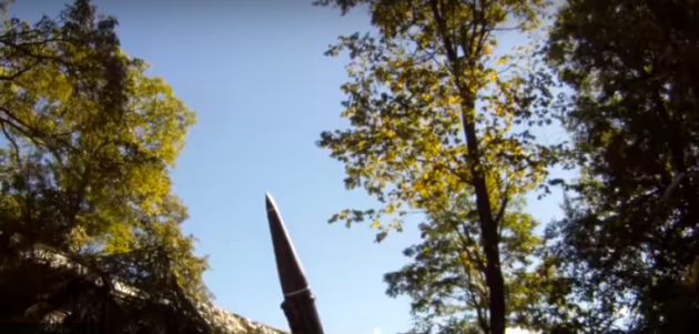 В РФ показали видео запуска "Искандером" баллистической ракеты