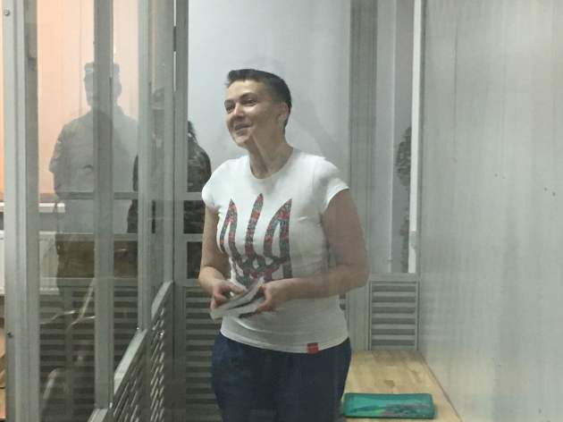 Появились свежие фото похудевшей Надежды Савченко из зала суда