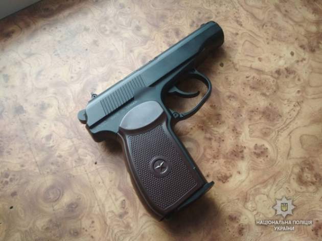 В Миргороде подросток из пистолета расстрелял магазин