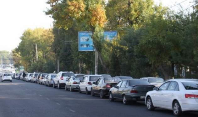 В Крыму часами стоят в очереди за топливом