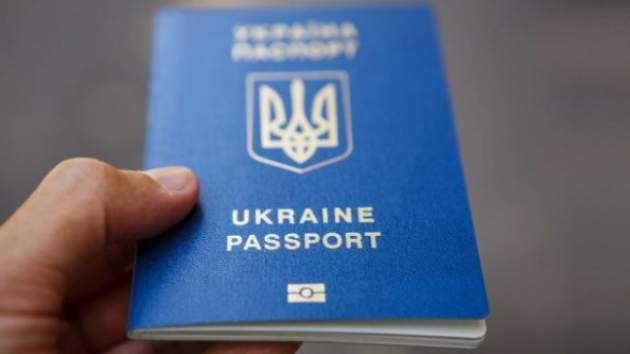 Украинцам могут не выдать биометрические паспорта: стали известны причины