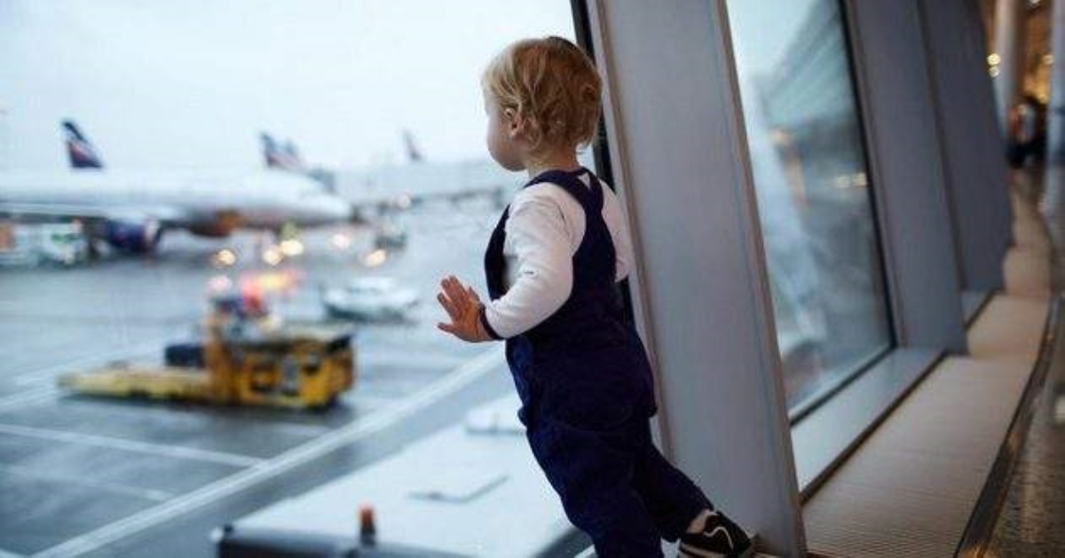 Дети плакали, самолет чуть не разбился: приключения туристов в киевском аэропорту