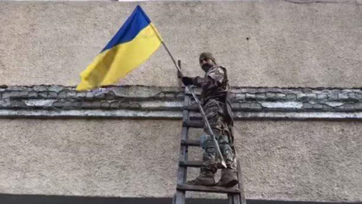 ВСУ заняли Золотое-4 и установили украинский флаг