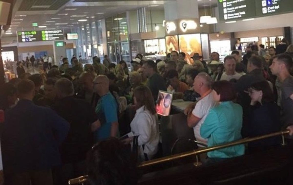 Задержки рейсов в Киеве: в аэропорту снова застряли сотни туристов