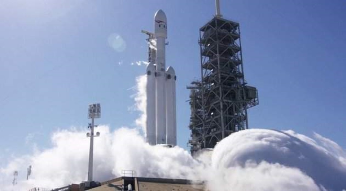 SpaceX установили рекорд, запустив массивный спутник:  волшебные кадры