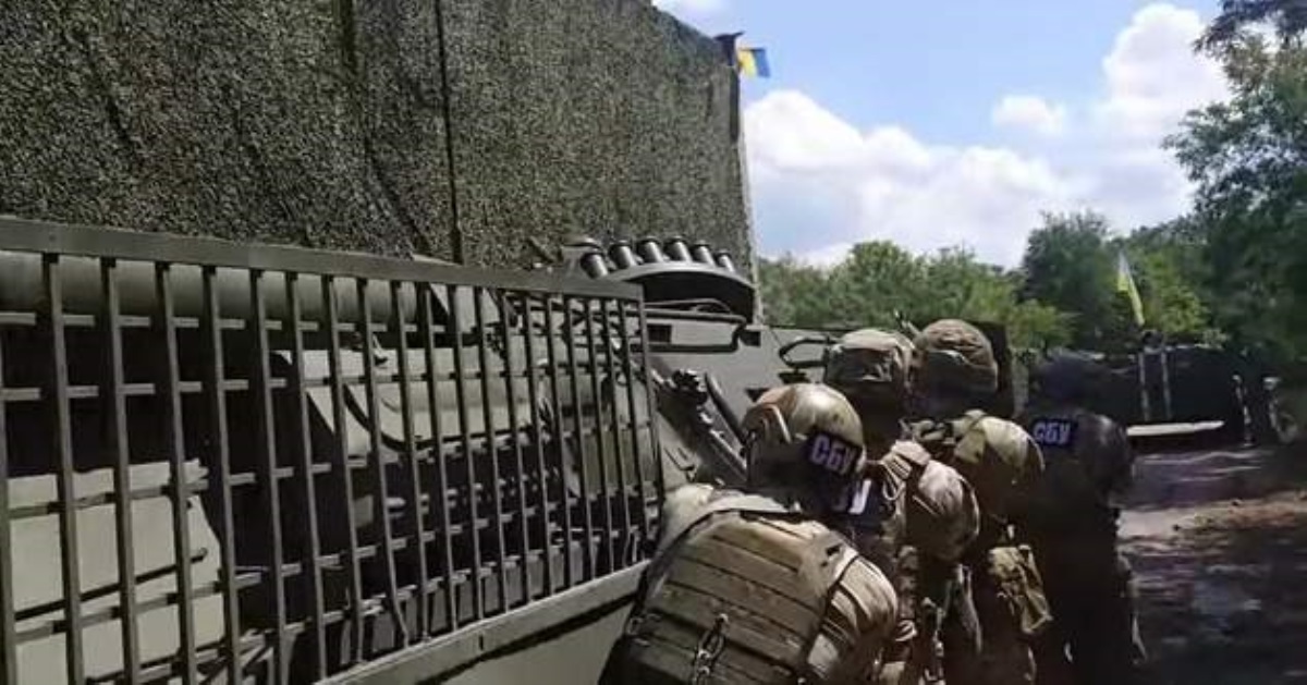 СБУ разоружает добровольцев: Россия разгоняет "разоблачительный" фейк об Украине