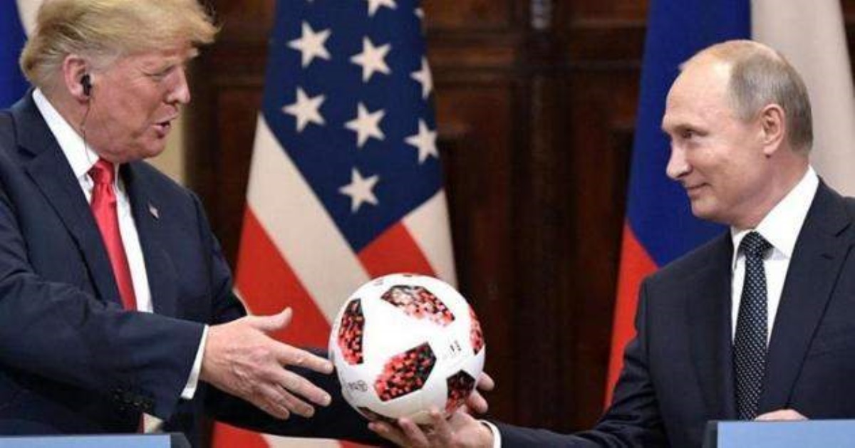 В подаренном Путиным Трампу футбольном мяче нашли чип