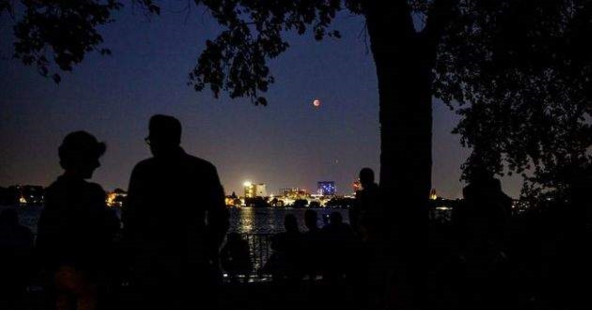 Лунное затмение: как видели кровавую луну в Украине и мире