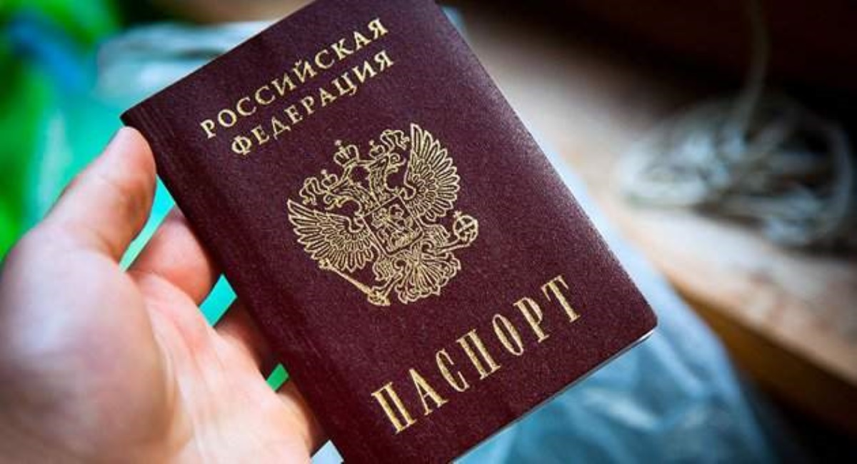 Из ЕС депортируют семью, получившую российские паспорта в Крыму