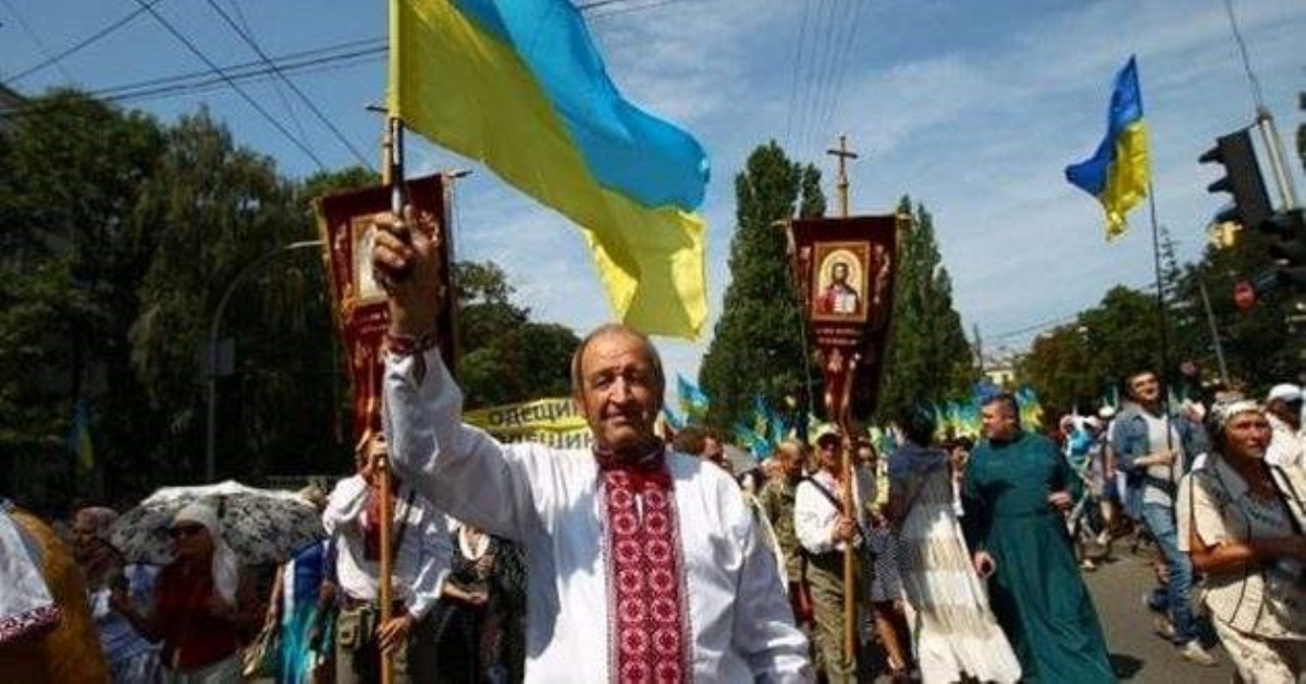 Давка, запрет на сьемку и тысячи людей: как прошел Крестный ход в Киеве