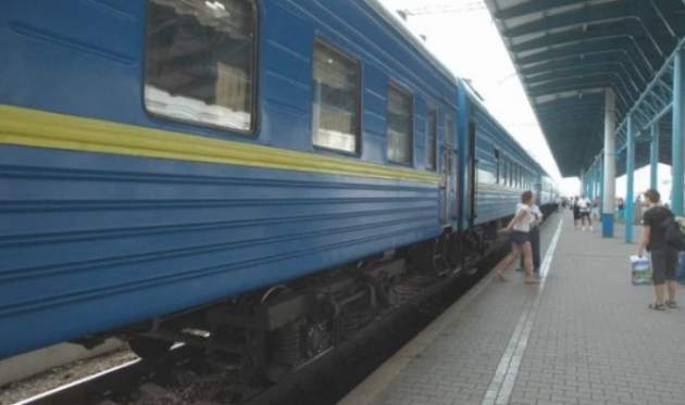 Билетов нет: Укрзализныця заставила пассажиров париться дома, а не в вагонах