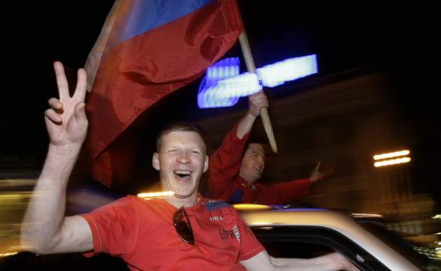 В центре Киева произошла жесткая драка из-за флага РФ