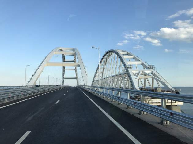 Хоть шаром покати: Крымский мост внезапно опустел