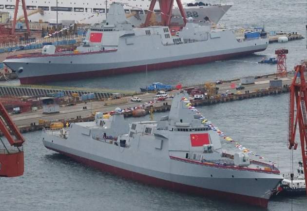 В Китае спущены на воду два новых эсминца, которые могут быть вооружены электромагнитными пушками