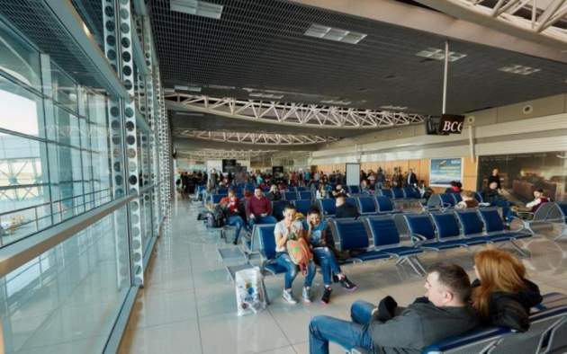 Вместо Турции попали в ад: громкий скандал в харьковском аэропорту показали на видео
