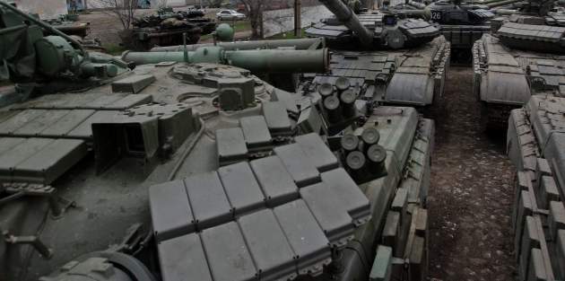 На старой заброшенной украинской военной базе нашли абсолютно новые танки