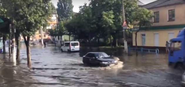 Ливень затопил улицы Житомира
