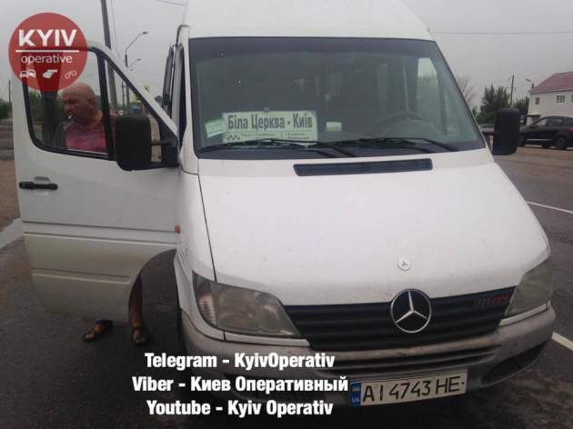 Под Киевом пьяный водитель вез полную маршрутку пассажиров