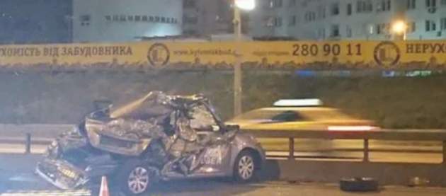 Жуткое ДТП в Киеве: отбойник разорвал легковушку на части. Фото