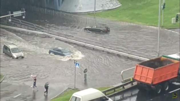 Почему в Киеве даже после коротких ливней начинаются потопы