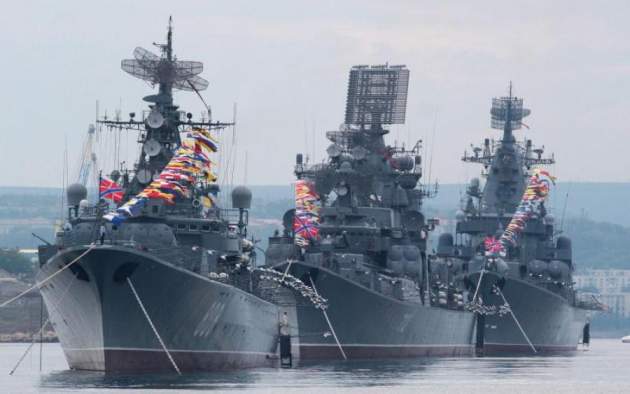Путин по тревоге поднял Черноморский флот. Фото
